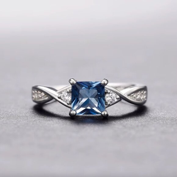 NEW 18k White Gold Blue Sapphire Princess Cut Diamond Ring - Picture 5 of 6